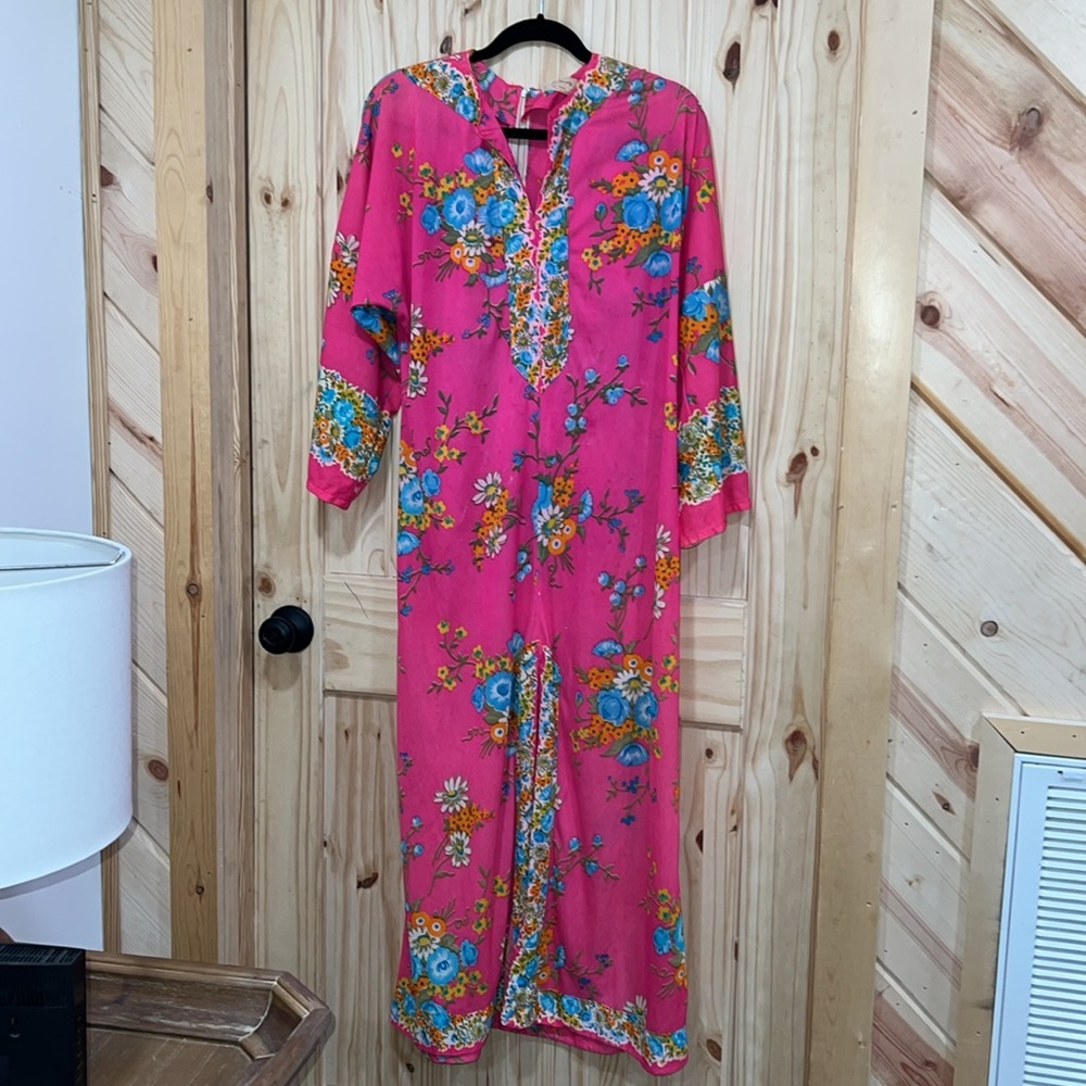Beautiful Bright 60’s nightgown or dress